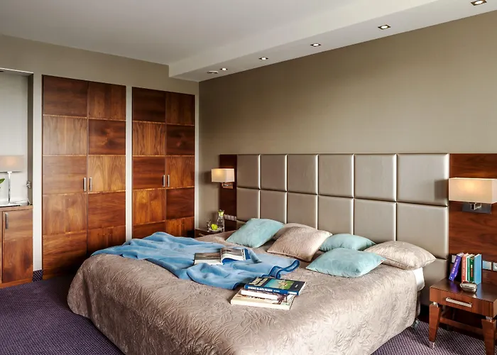 ホテル Warszawianka ヤフランカ